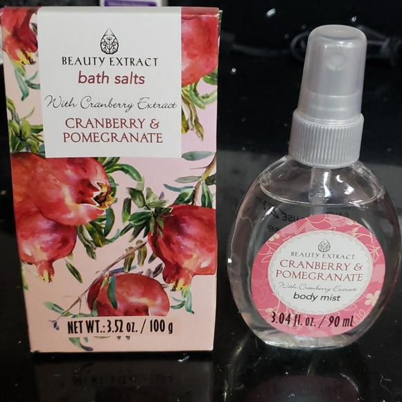 5X HOST PICK. NEW 8 Pc Bath Set-Cranberry & Pomegranate - Picture 3 of 5